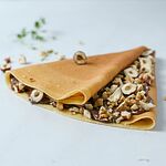 Crepe with nutella and nuts