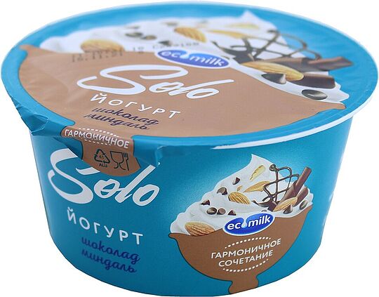 Yoghurt with almond & chocolate 