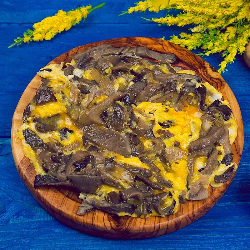 Omelet with oyster mushrooms