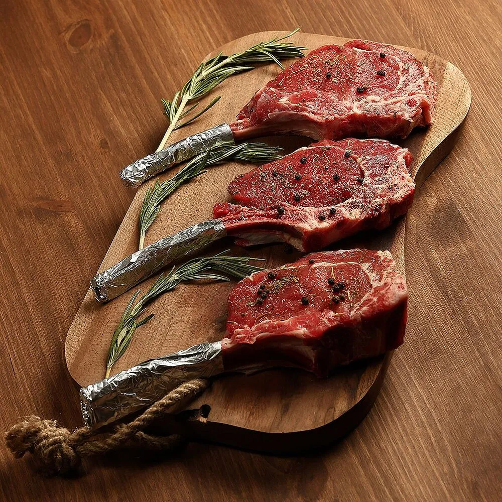Seasoned Tomahawk steak