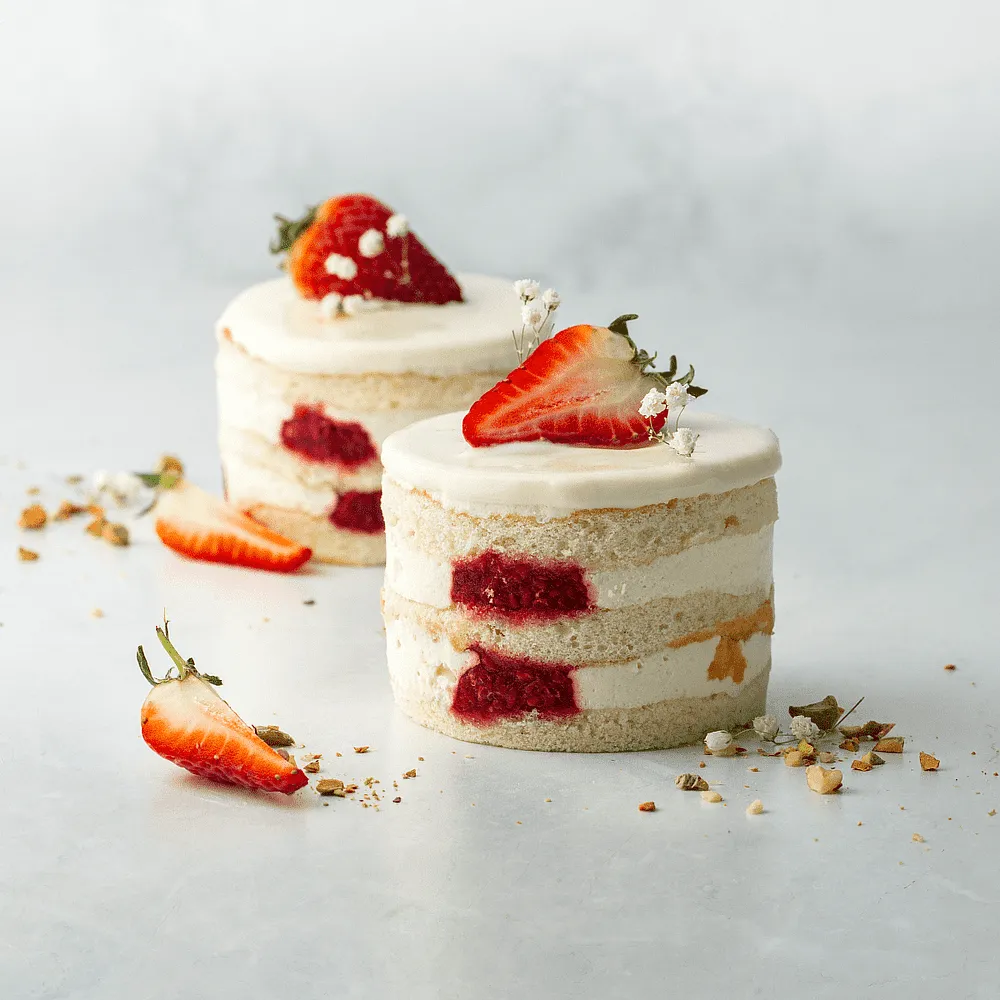Pastry “SAS Sweet Victoria” with strawberry