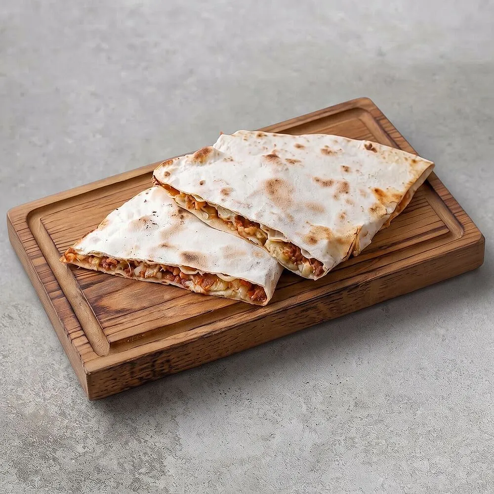 Lahmacun with cheese