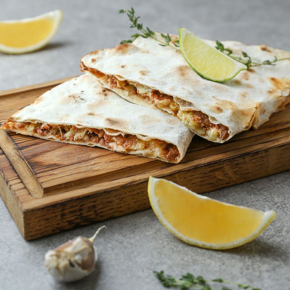 Lahmacun with cheese