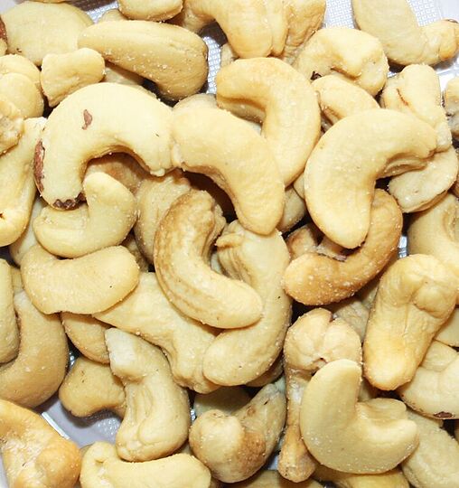Salty roasted cashews 