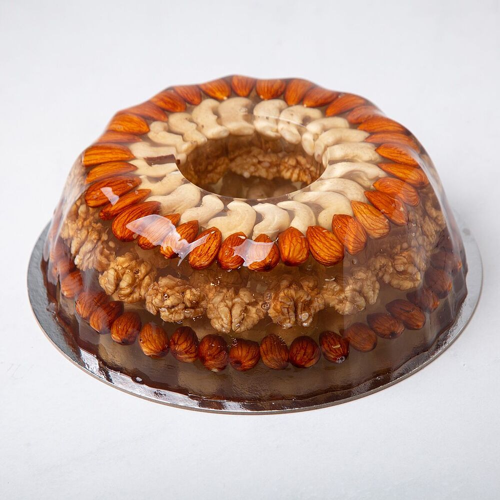 Jelly cake with nuts